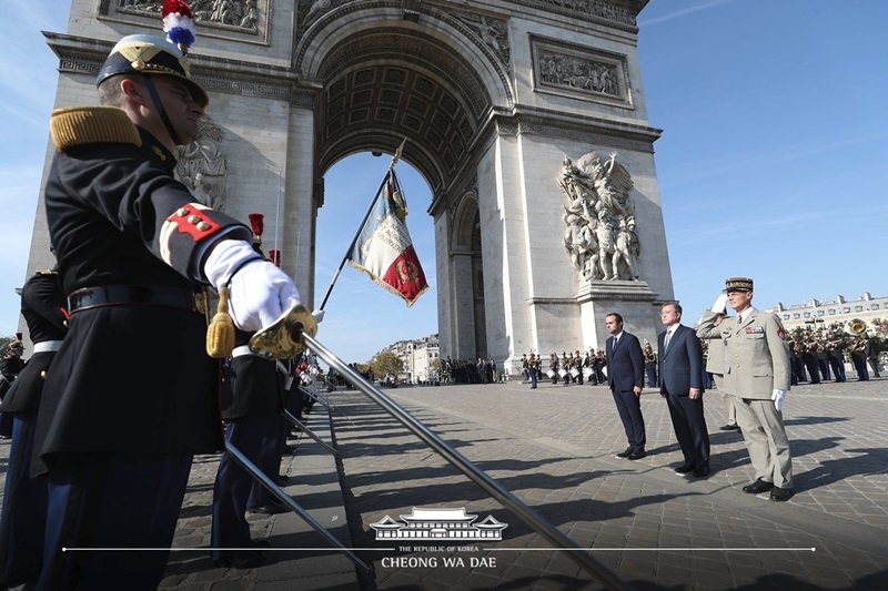 The President Attends Official Welcoming Ceremony for His State Visit to France