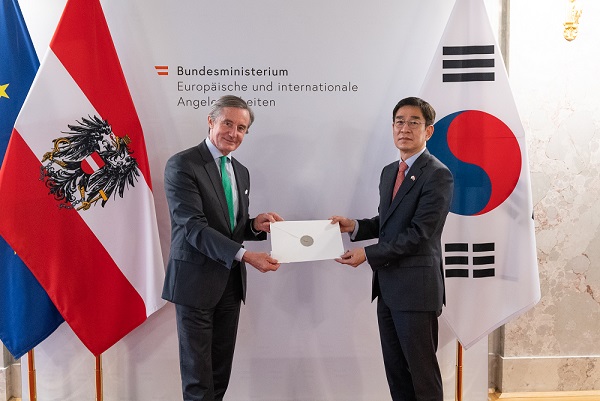 함상욱 대사 신임장 제정