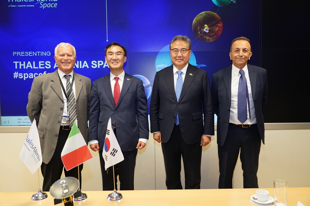 박진 장관, 유럽 최대 인공위성 제작기업 TASI(Thales Alenia Space Italia)사 방문