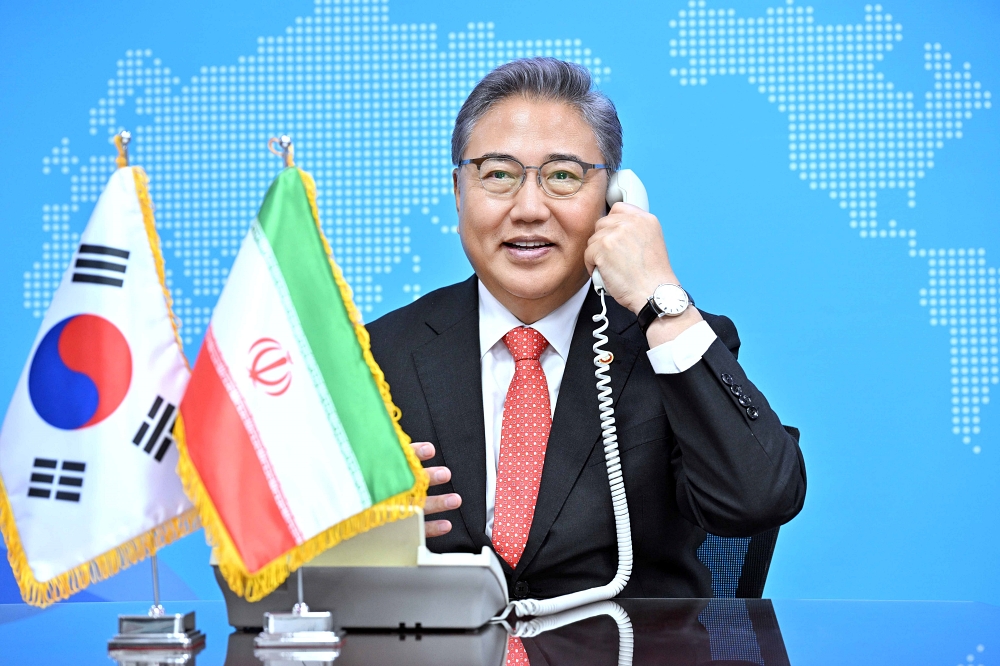박진 장관, 한-이란 외교장관 통화