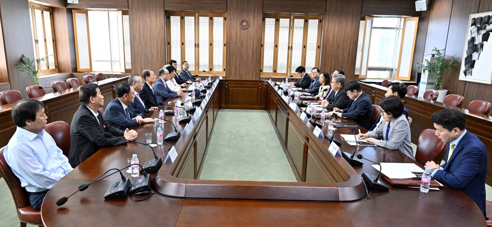 박진 장관, 북한인권단체 대표들과 면담